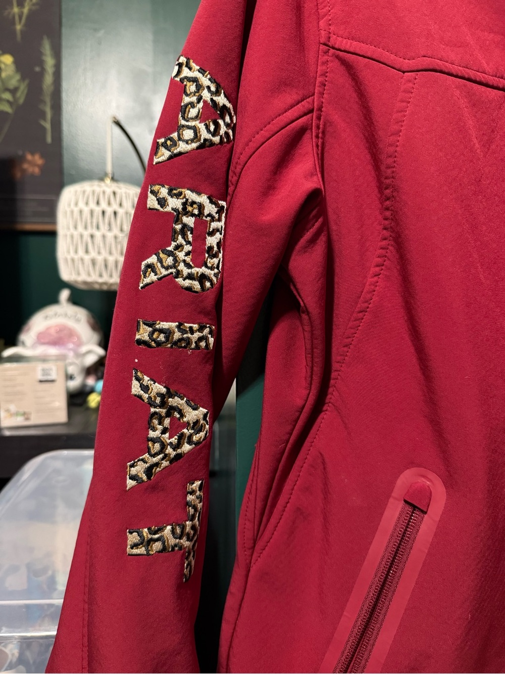 Ariat Red Softshell Fleece-Lined Jacket Leopard Sleeve Logo Women’s Large - Picture 2 of 5